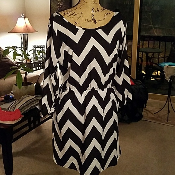 Black and white dress - Picture 1 of 3